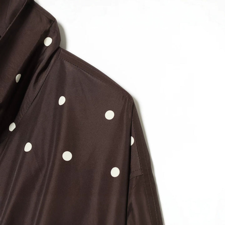 Damen Kurz geschnittener gepunkteter Lightweight-Blouson mit Stehkragen Drune