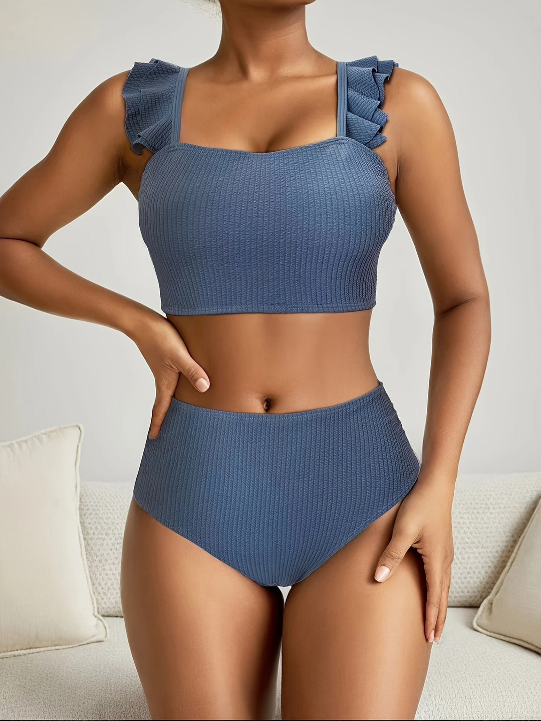 Damen Hochgeschnittenes Badeoberteil mit Rüschendetails und passendem Bikini-Unterteil Drune