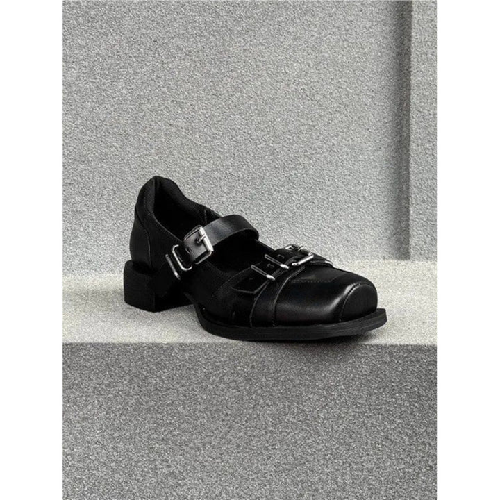 Damen Ledermules mit Schnallenriemen, spitzer Zehenform und Nietenbesatz Drune