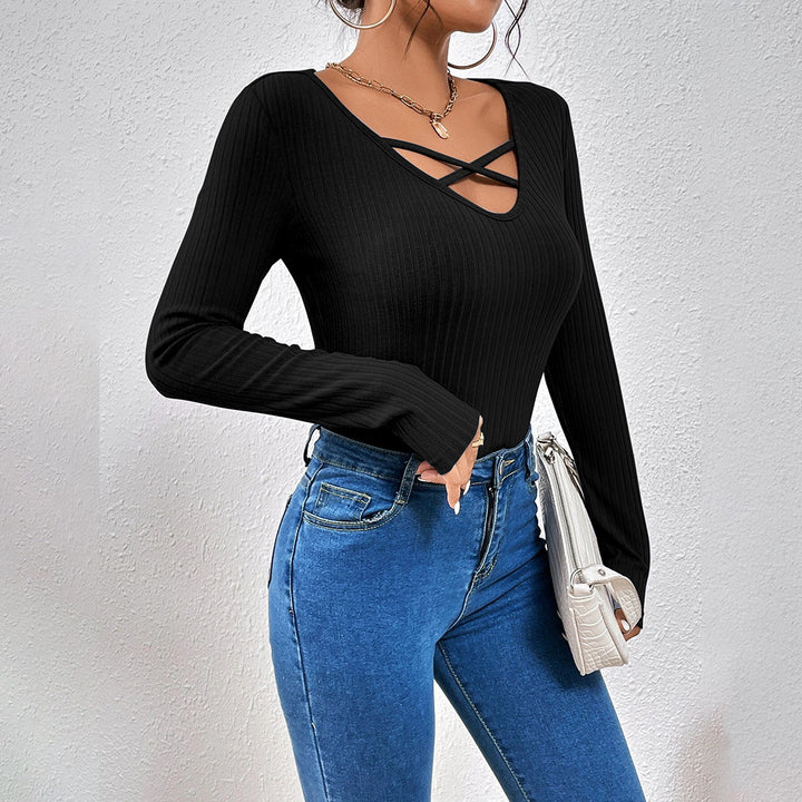 Damen geripptes Langarmshirt mit gekreuztem V‑Ausschnitt, ausgestellten Manschetten und figurbetonter Stretch-Passform Drune