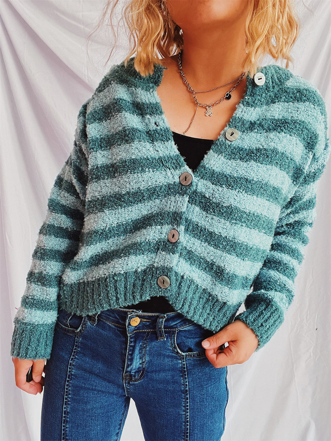 Damen kuschelige Strickjacke mit modernen Streifen und Knopfdetails Drune