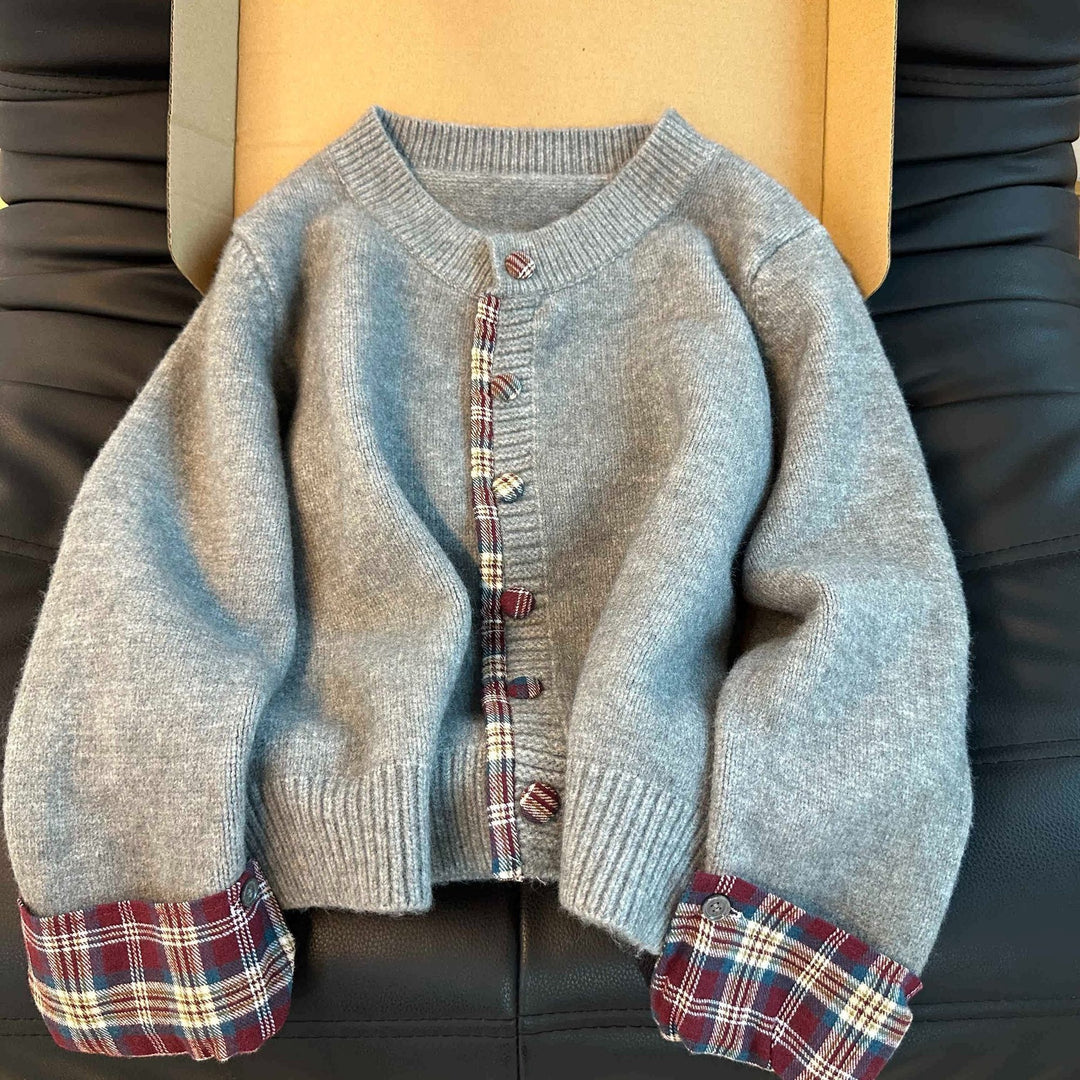 Damen modische Strickjacke mit Karomuster und praktischen Knöpfen Drune