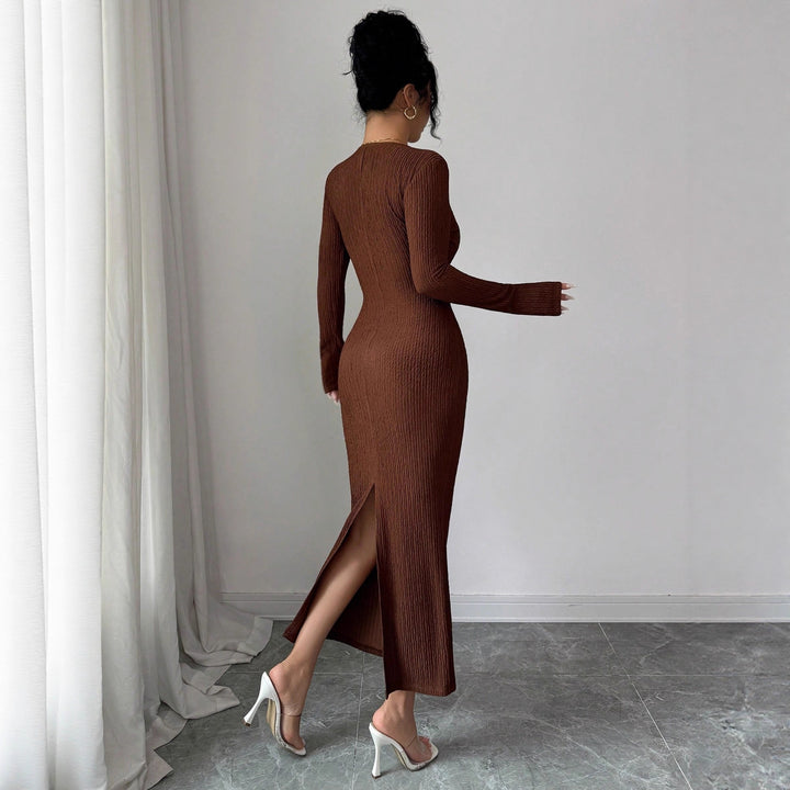 Damen nan tailliertes Wickelkleid mit V-Ausschnitt, strukturierter Knitteroptik und dekorativer Gürtelschließe Drune