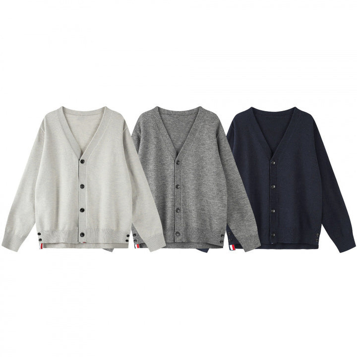 Unisex Oversize V‑Neck Strickcardigan mit Knopfleiste und Seitendruckknöpfen Drune