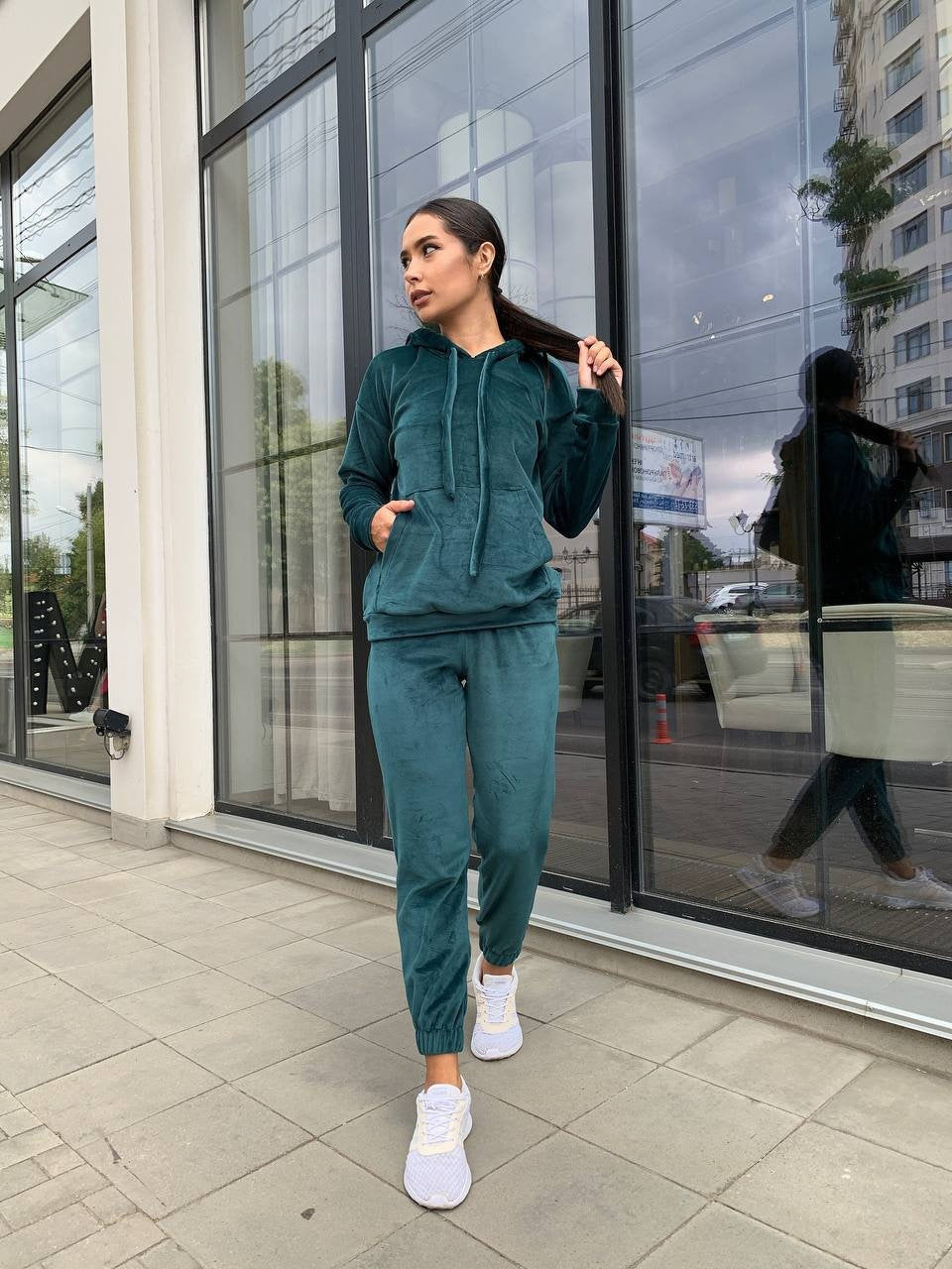 Damen Samt-Loungewear-Set mit kurz geschnittener Kapuzenjacke und Kordelzug-Jogginghose Drune