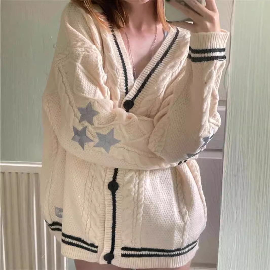 Damen nan oversized Zopfmuster-Cardigan mit V-Ausschnitt, Knopfleiste und Sternapplikationen Drune