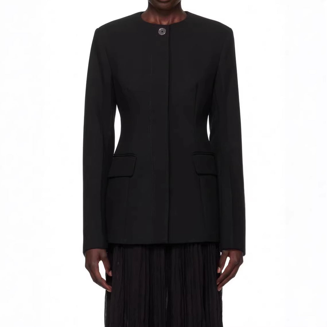 Damen taillierter Einreiher-Blazer mit Rundhalsausschnitt, verdeckter Knopfleiste und Pattentaschen Drune