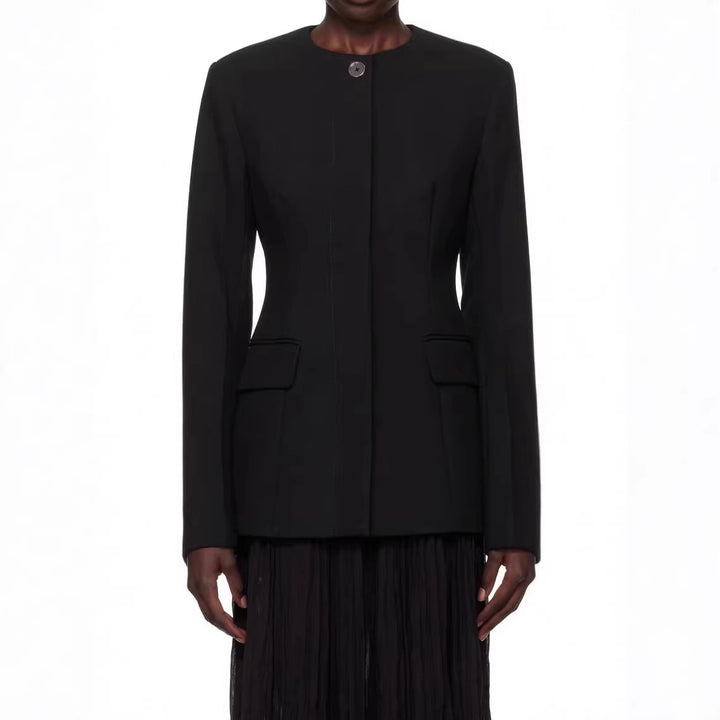 Damen taillierter Einreiher-Blazer mit Rundhalsausschnitt, verdeckter Knopfleiste und Pattentaschen Drune