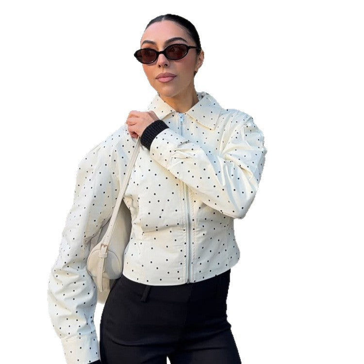 Damen Taillierte Kurzjacke mit Polka‑Dot Perforation, Hemdkragen und verdecktem Reißverschluss Drune