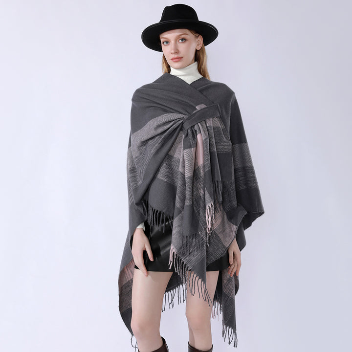 Damen Capeponcho aus Wollmix mit Ärmelschlitzen, offener Front und Fransenabschluss Drune