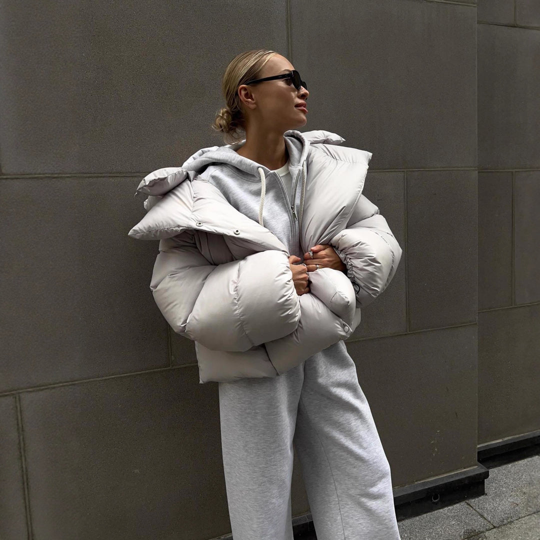 Damen extravagante Oversize Steppdaunenjacke mit extravoluminöser Kapuze Drune