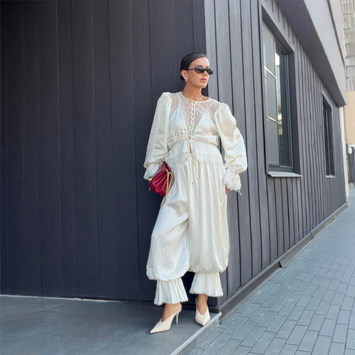 Damen Einteiliger Satin-Overall mit Spitzen‑Yoke, Puffärmeln und voluminöser Haremshose Drune