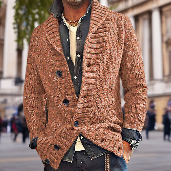 Herren Strickjacke mit modernem Zopfmuster und Knopfdetails Drune