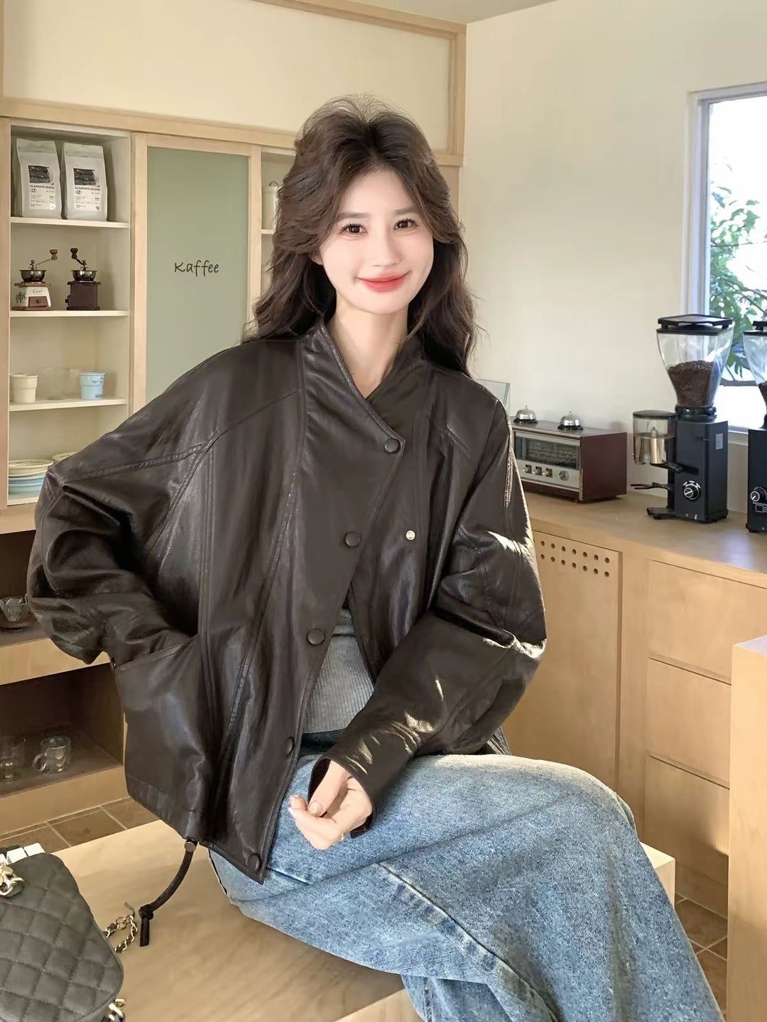 Damen Oversized Bikerjacke aus Kunstleder mit breitem Revers und voluminösen Ärmeln Drune