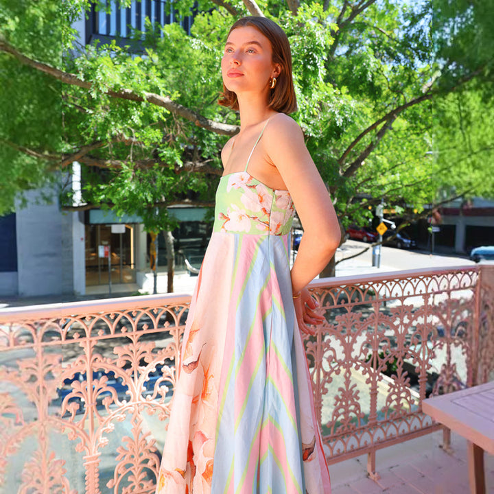 Damen Maxikleid mit verspielten Mustern und fließendem Stoff Drune