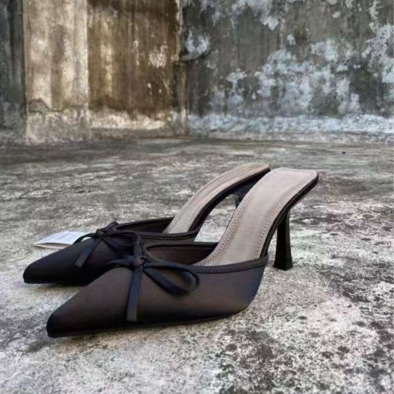 Damen Spitz zulaufende Satin-Mules mit zarter Schleifenapplikation und mittelhohem Sculpted-Absatz Drune