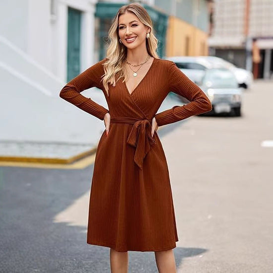 Damen Wickelkleid mit eleganten Längsstreifen und taillierbarem Gürtel Drune