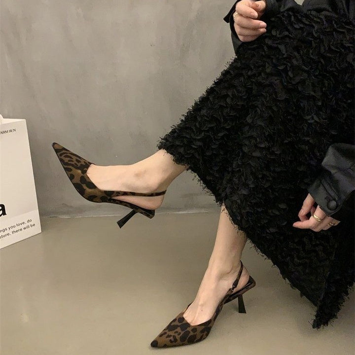 Damen Spitz zulaufende Slingback-Pumps mit niedrigem Stiletto-Absatz und Lackfinish Drune