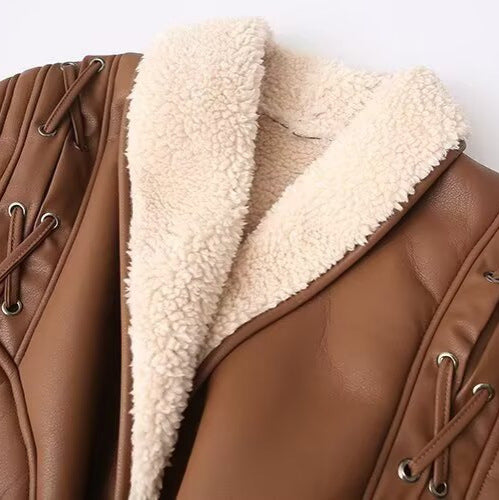Damen Kunstlederjacke mit luxuriösem Teddyfutter und kunstvollen Schnürdetails Drune