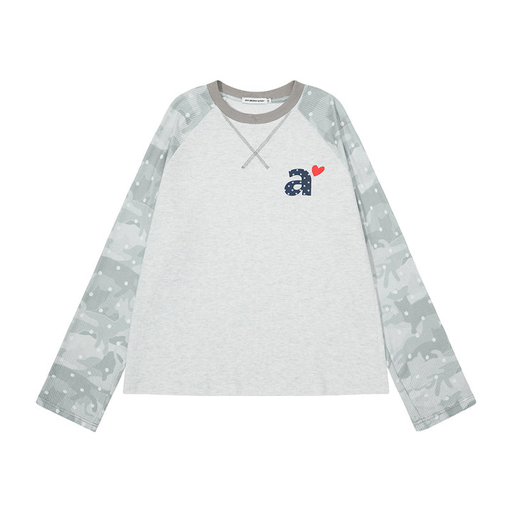 Damen Langarmshirt mit Raglanärmeln, Camouflage-Print und Herz-Initiale Drune