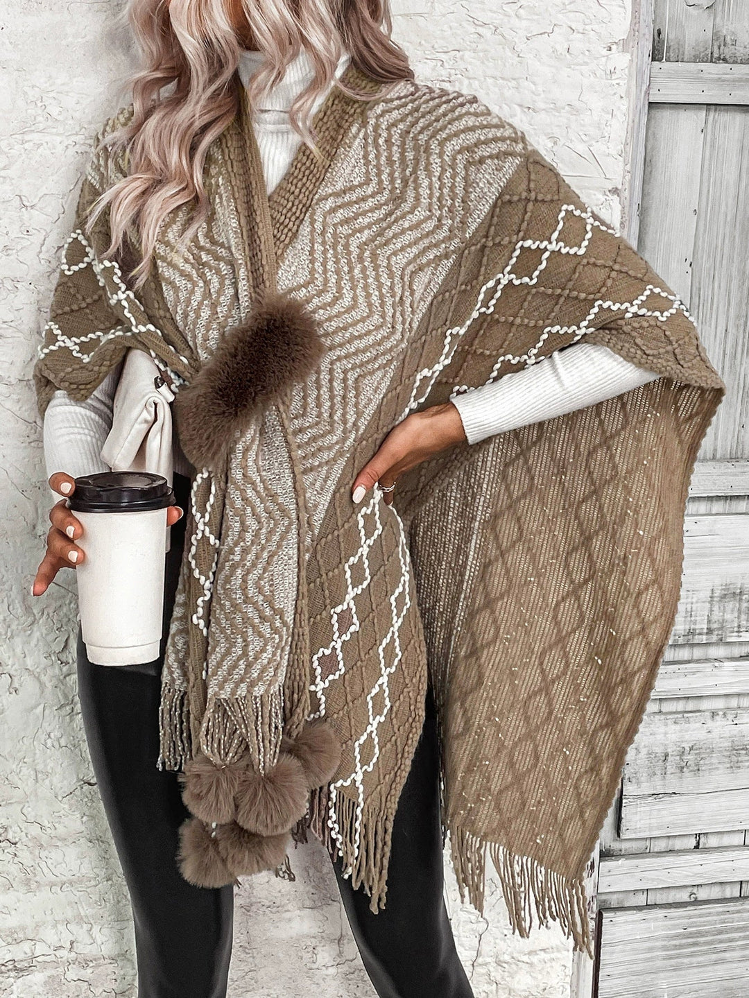 Drune | Cape Schal Cardigan Wolle Strick Übergröße Fransen Saum V-Ausschnitt Boho Stil