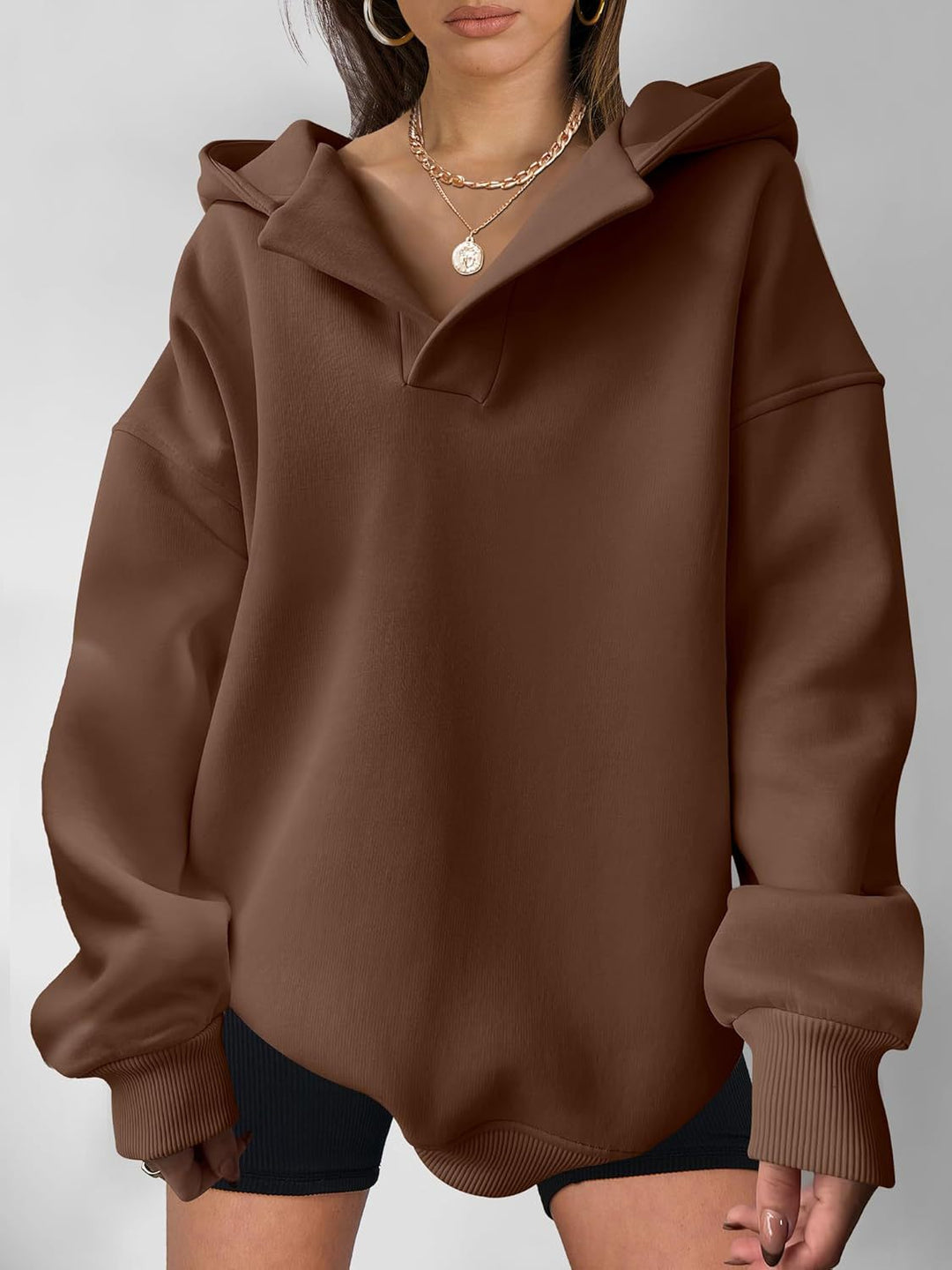 Damen Oversize-Kapuzenpullover aus schwerem Sweatstoff mit V‑Ausschnitt‑Detail und langen Rippbündchen Drune