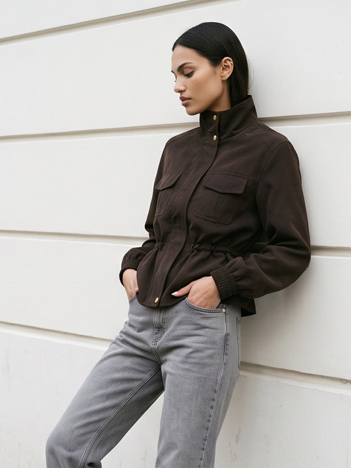 Damen Kurzjacke im Utility‑Stil mit Taillenzug und Stehkragen Drune