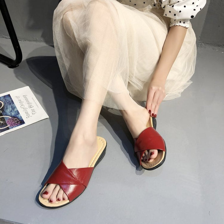 Damen nan komfortable Slipper-Pantolette mit gekreuzten Riemen und leichtem Keilabsatz Drune
