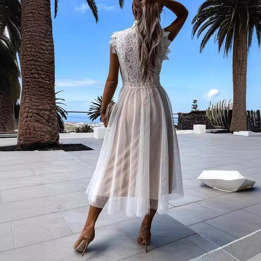 Damen Spitzenkleid mit hohem Kragen und schwungvollem Rock Drune