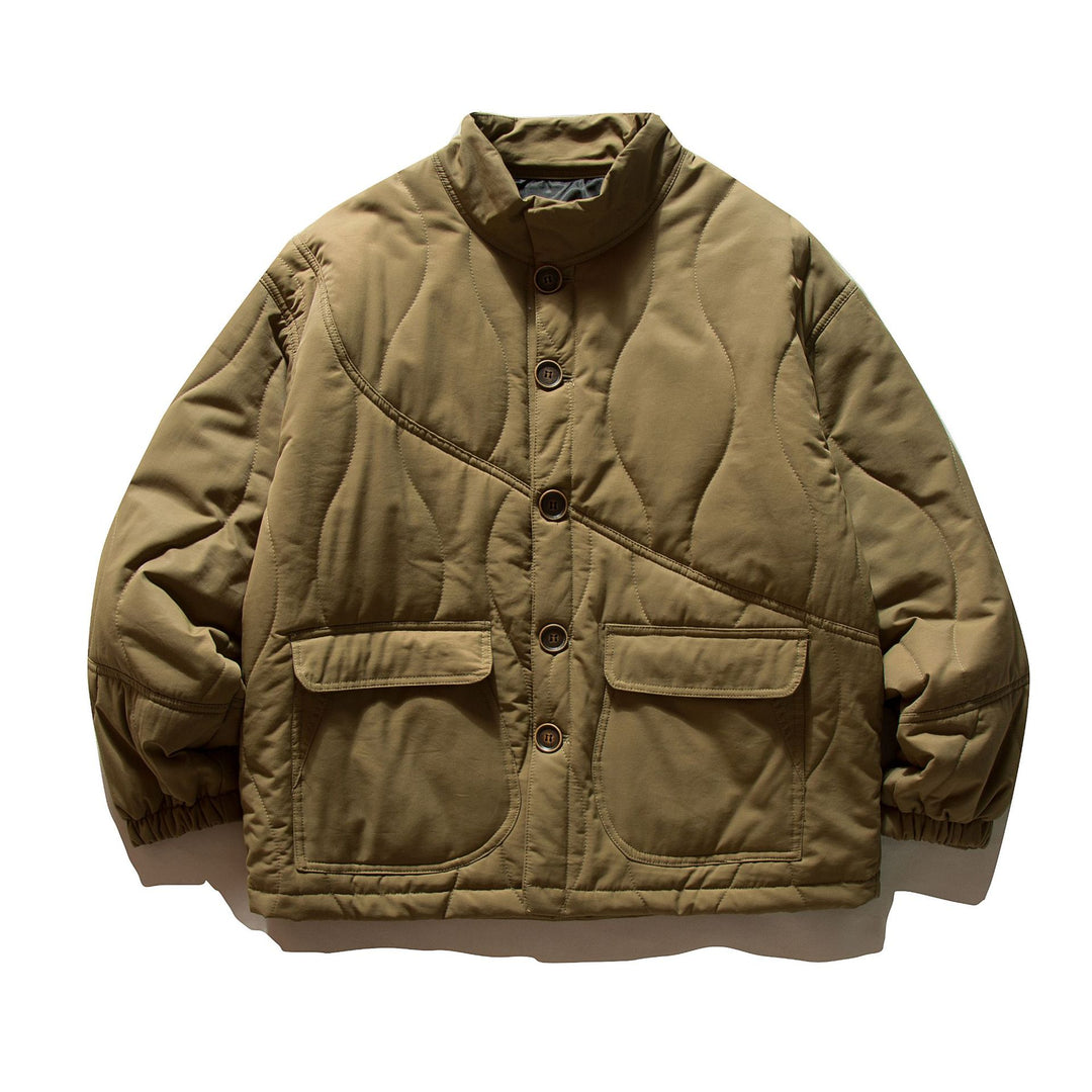 Herren Kurz geschnittene gesteppte Field‑Blousonjacke mit Wellensteppung, Stehkragen und Pattentaschen Drune