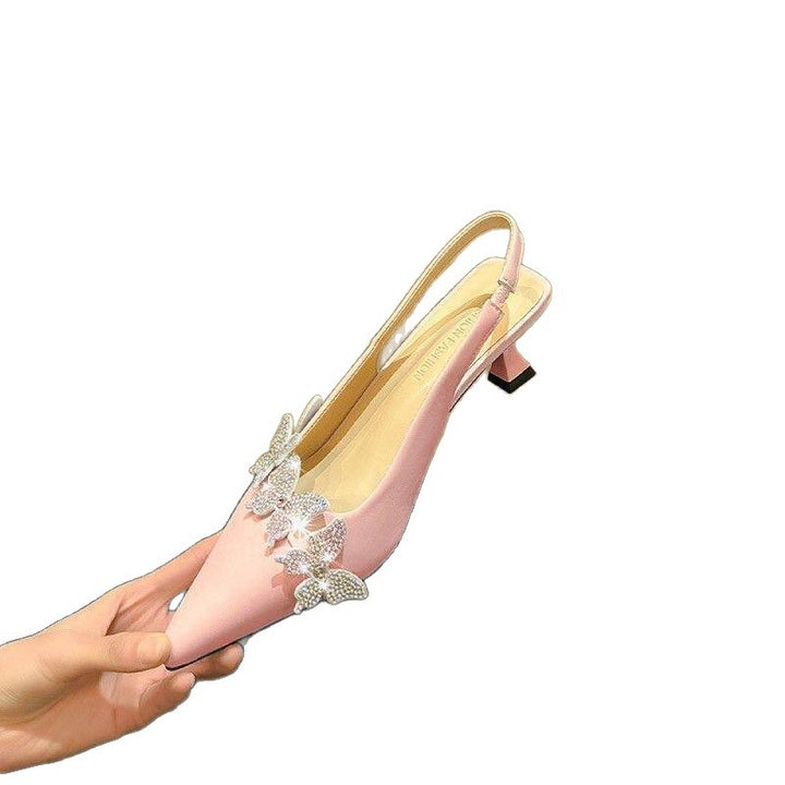 Damen Elegante spitz zulaufende Slingback‑Pumps mit sculpted Kitten‑Absatz und Kristall‑Schmetterlingsapplikation Drune