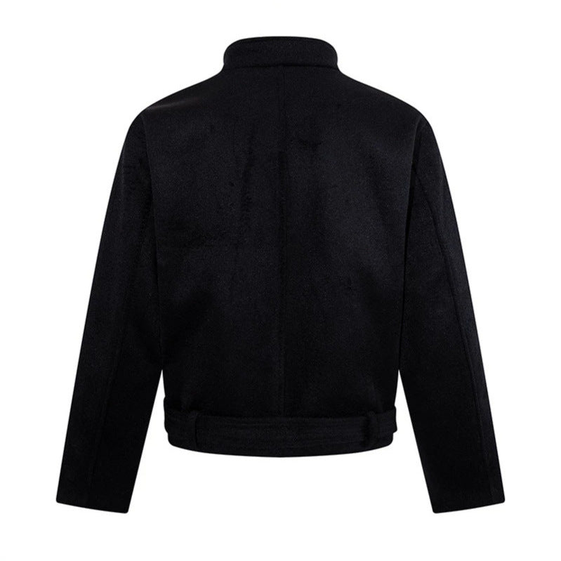 Herren Kurze Wollmix‑Jacke mit Stehkragen, durchgehender Knopfleiste und Taillengürtel Drune