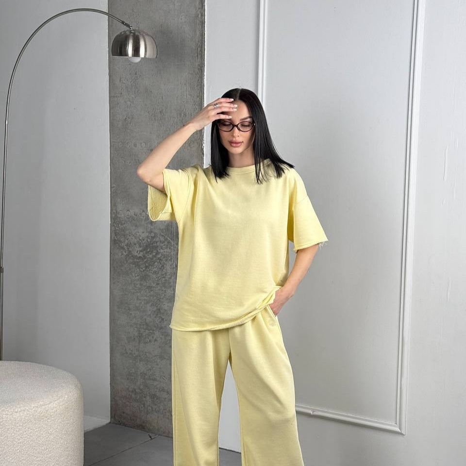 Damen weit geschnittenes Lounge Set mit weicher Sweatpants und boxy T Shirt Drune