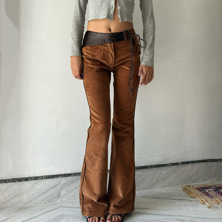 Damen nan ausgestellte Cordhose mit hohem Bund, Lederbesatz und Bindeband Drune