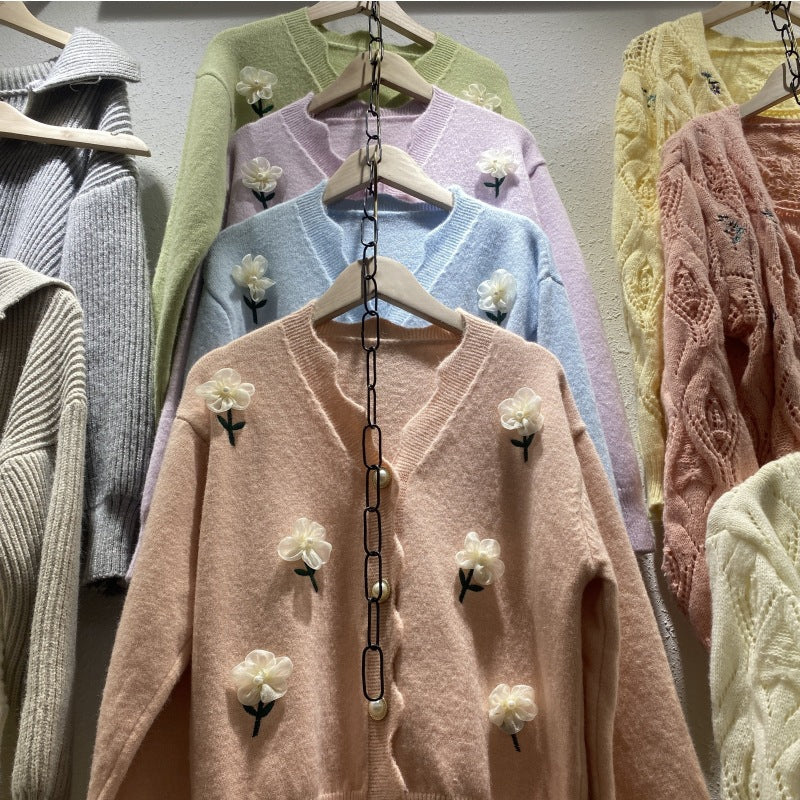 Damen verspielte Strickjacke mit Blumenstickerei und Perlenknöpfen Drune