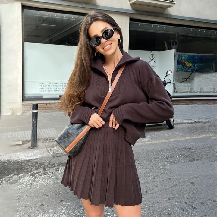 Damen Strickpullover mit hochgeschlossenem Kragen und plissiertem Rock Drune