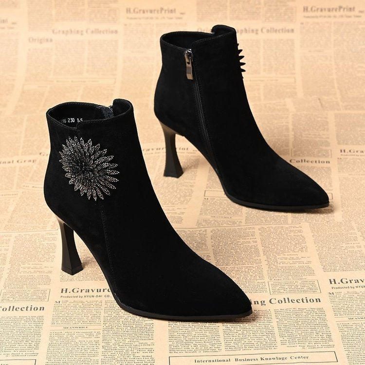 Damen Elegante Veloursleder Stiefeletten mit Glitzer-Pin Drune