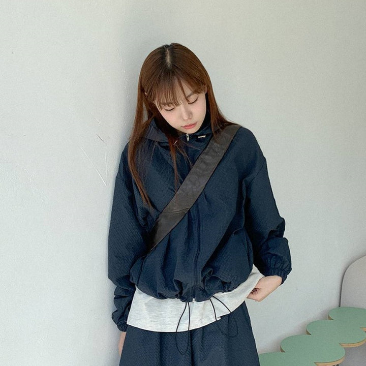 Damen leichte Übergangsjacke mit Kordelzug Drune