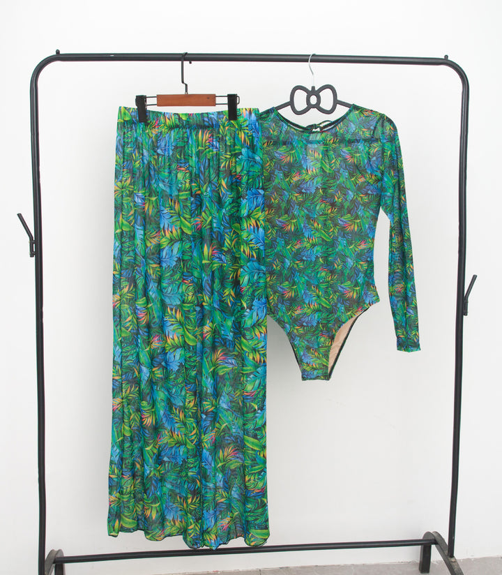 Damen modisches Badeoutfit mit langärmeligen Oberteil und lässigen Pants Drune