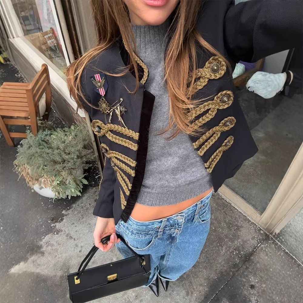 Damen Kurze Militärinspirierte Paradejacke mit goldener Kordelverzierung Drune