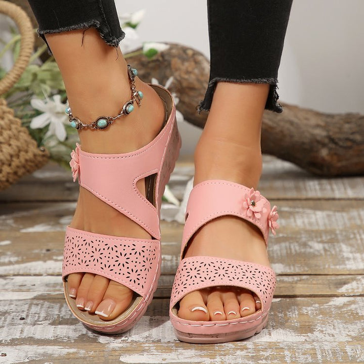 Damen Komfortable Sandalen mit floraler Perforation und ergonomischem Fußbett Drune