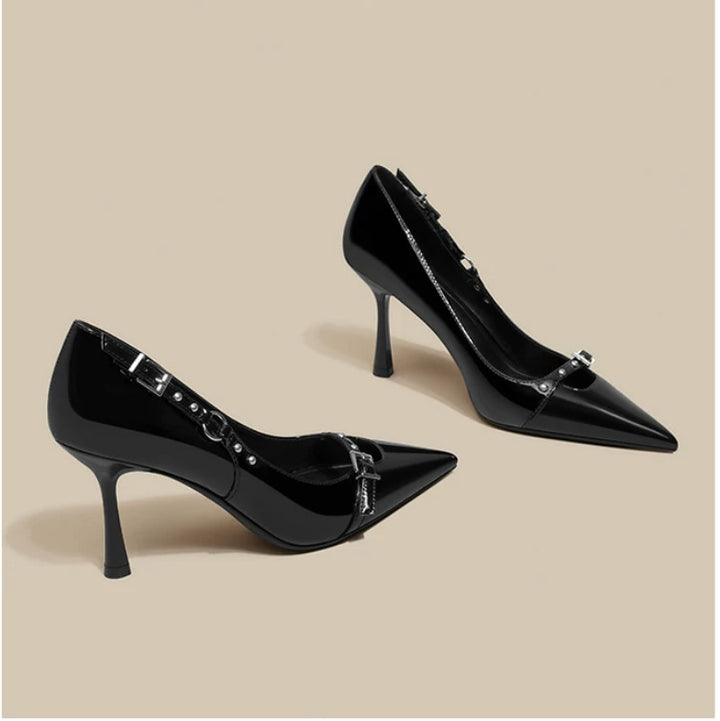 Damen Spitz zulaufende Lackpumps mit schmalem Stiletto und Zierdetail Drune