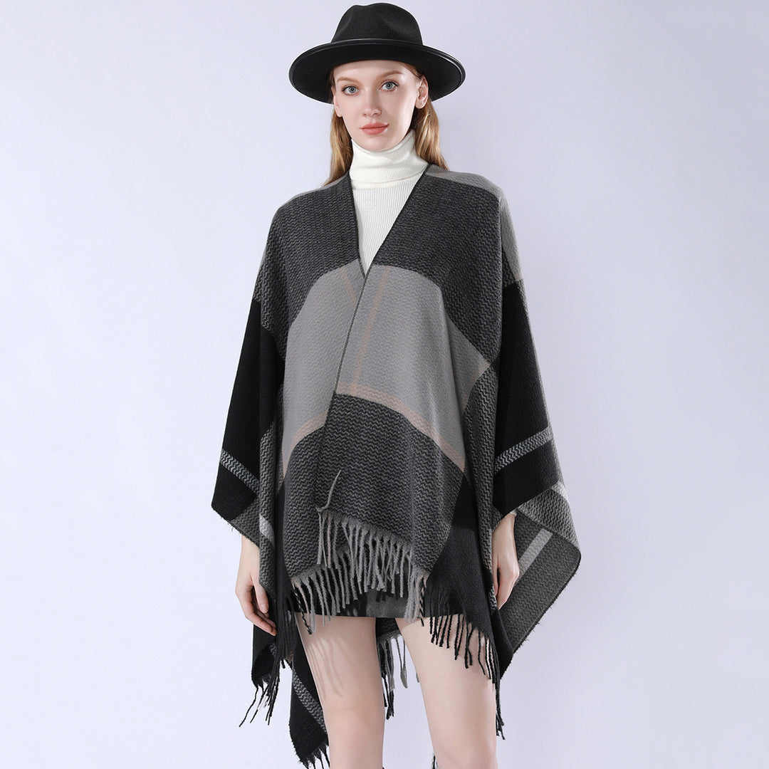 Damen Oversize-Capeponcho aus strukturierter Strickmischung mit V‑Ausschnitt, Karomuster und Fransen Drune