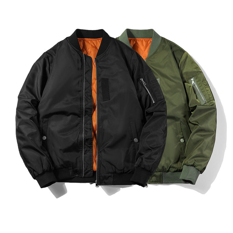 Herren Bomberjacke im Fliegerlook mit kontrastierender Innenfütterung, Ärmel‑Utilitytasche und elastischen Rippbündchen Drune