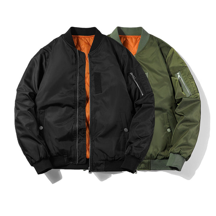 Herren Bomberjacke im Fliegerlook mit kontrastierender Innenfütterung, Ärmel‑Utilitytasche und elastischen Rippbündchen Drune