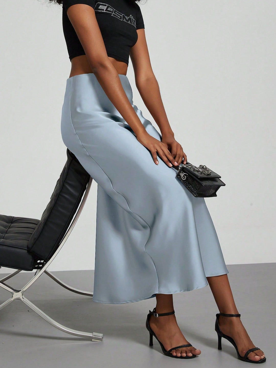 Damen-Satinrock mit hoher Taille und Midi-Länge