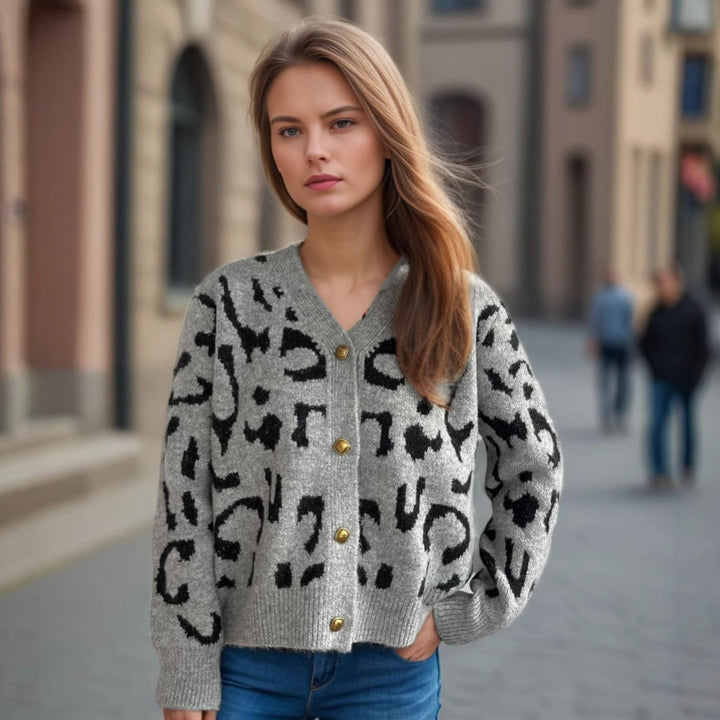 Damen modische Strickjacke mit animalischem Muster und goldenen Knöpfen Drune
