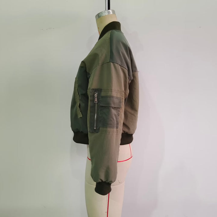 Damen nan kurz geschnittener Utility-Bomber mit Patchdetails, praktischen Brusttaschen und Ärmel-Reißverschluss Drune