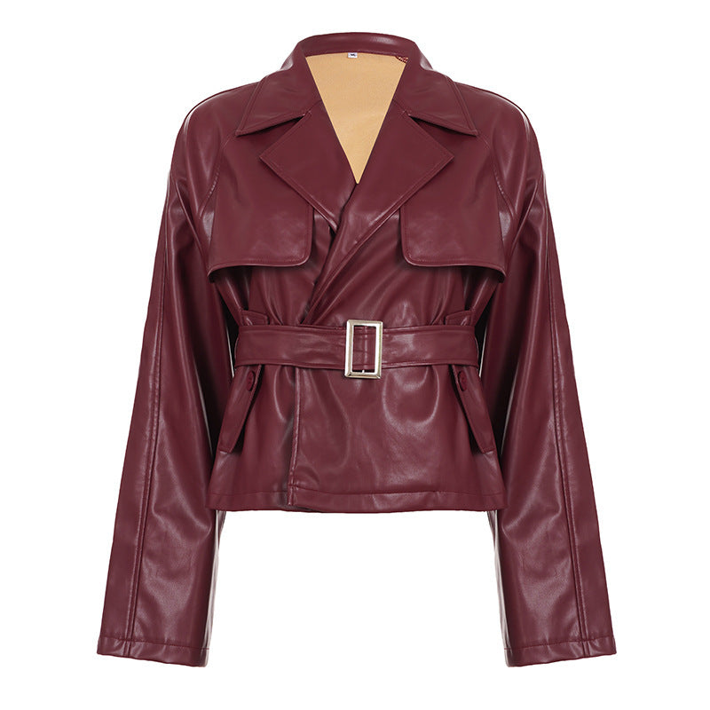 Damen nan kurzes Kunstleder-Trenchcoat mit Taillengürtel, breitem Revers und Cape-Detail Drune