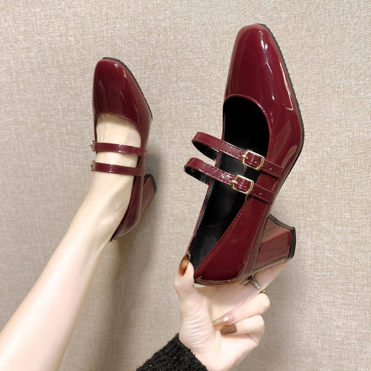 Damen Elegante Mary Jane Pumps mit dekorativen Riemchen und hochglänzendem Finish Drune